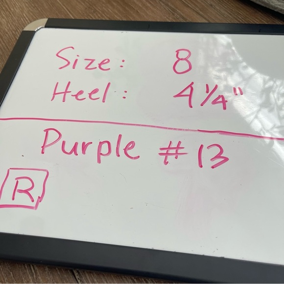 Badgley Mischka Silver Strappy Sandals Dainty 8 Elegant Dress Heel Evening Prom - Picture 11 of 11